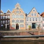 Moderne 2-zimmer Wohnung! Wlan Und Netflix Inklusive! Zentral Gelegen In Der Historischen Altstadt! * Stade