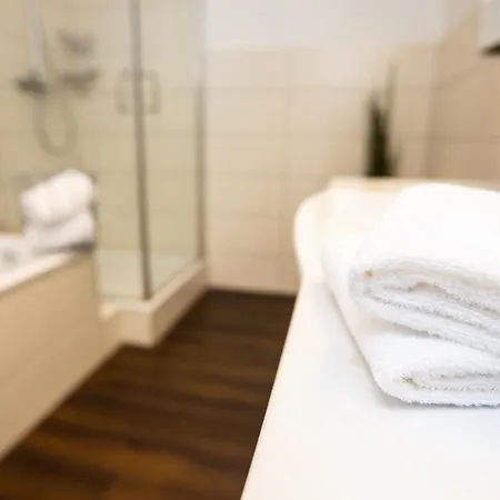 Moderne 2-zimmer Wohnung! Wlan Und Netflix Inklusive! Zentral Gelegen In Der Historischen Altstadt! *