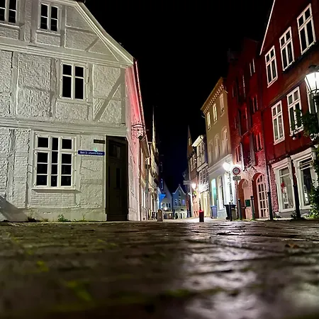Apartment Moderne 2-zimmer Wohnung! Wlan Und Netflix Inklusive! Zentral Gelegen In Der Historischen Altstadt! *