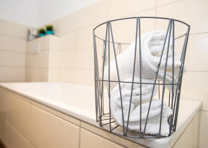 Moderne 2-zimmer Wohnung! Wlan Und Netflix Inklusive! Zentral Gelegen In Der Historischen Altstadt! Apartment *