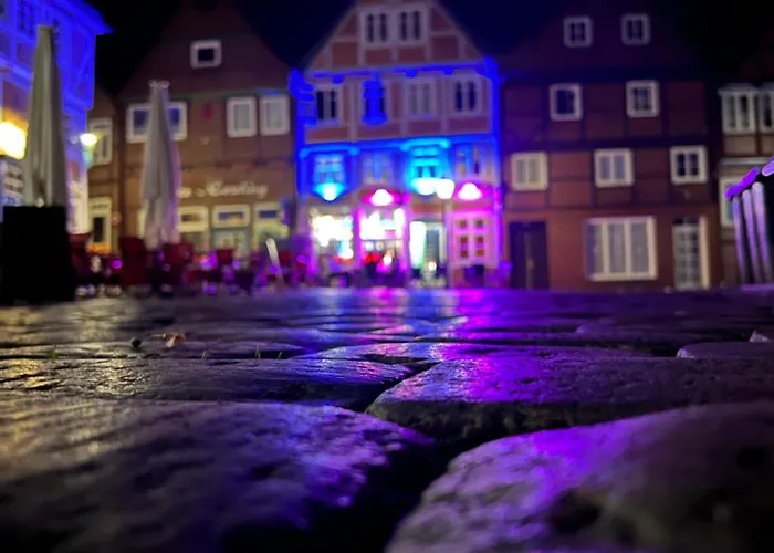 Moderne 2-zimmer Wohnung! Wlan Und Netflix Inklusive! Zentral Gelegen In Der Historischen Altstadt! Apartman