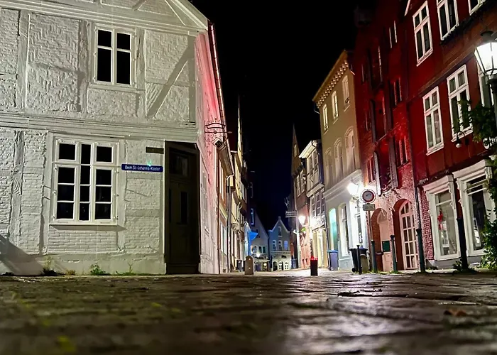 Apartment Moderne 2-zimmer Wohnung! Wlan Und Netflix Inklusive! Zentral Gelegen In Der Historischen Altstadt! *